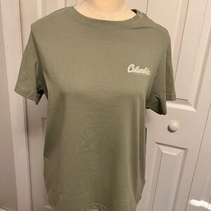 💜Columbia Sage Green Tee with Logo pine trees Sz Medium
